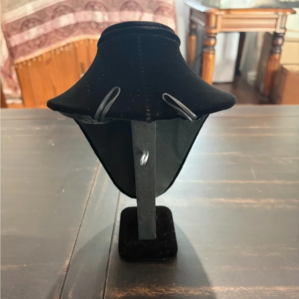 Black velvet necklace display